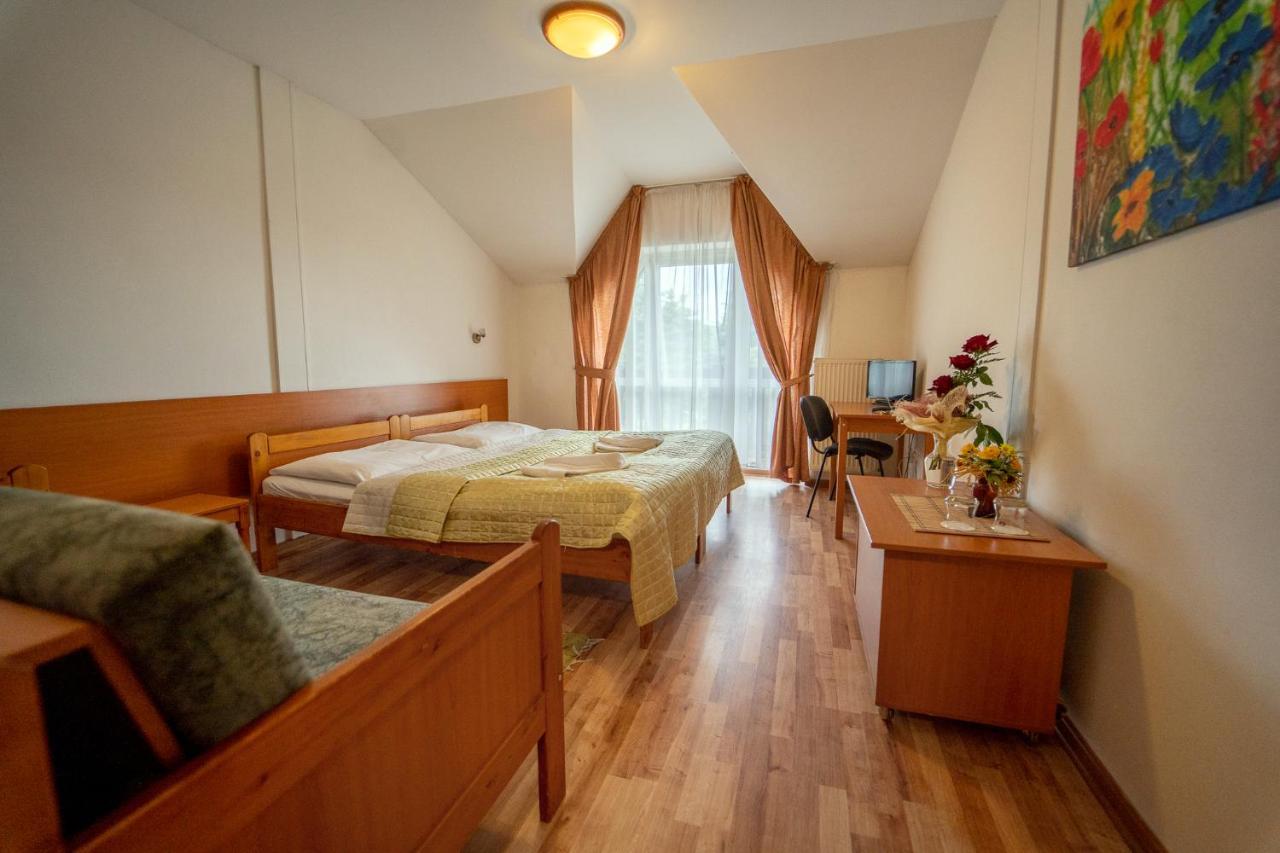 Park Hotel Cingov Smizany Exterior photo