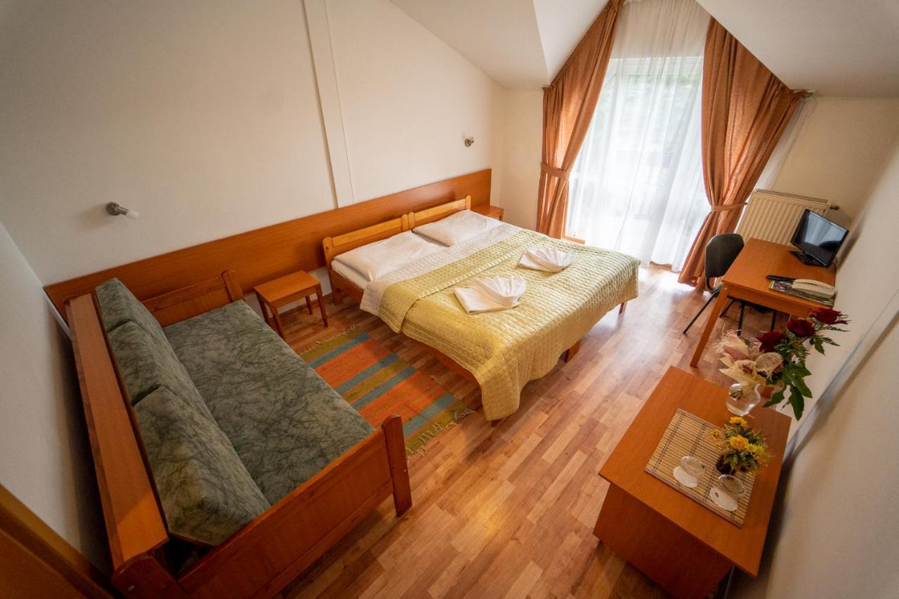 Park Hotel Cingov Smizany Exterior photo