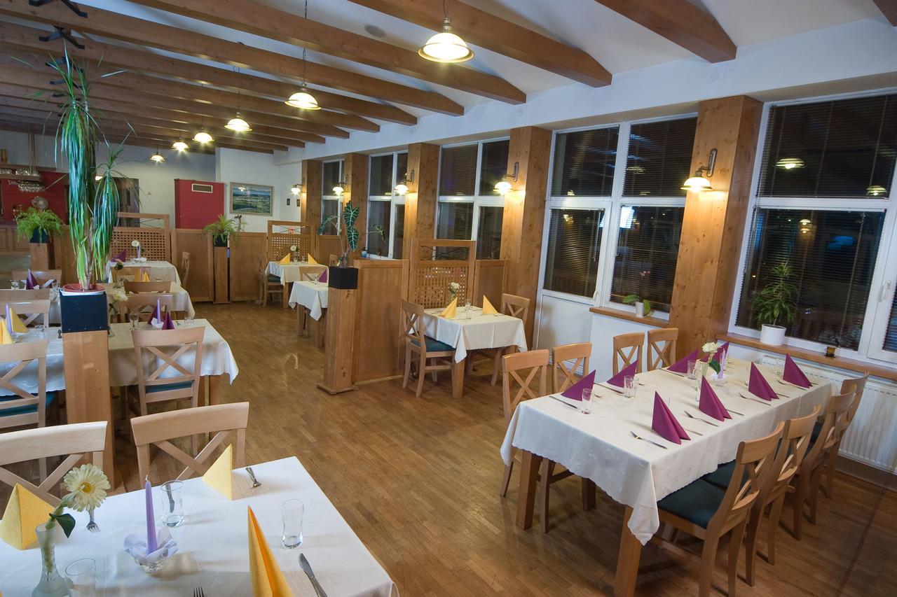Park Hotel Cingov Smizany Exterior photo